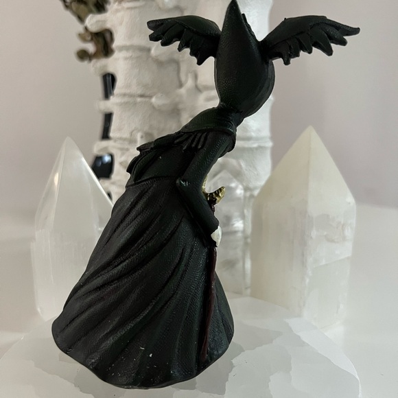 Halloween Witch Figurine Resin Statue - Picture 3 of 5